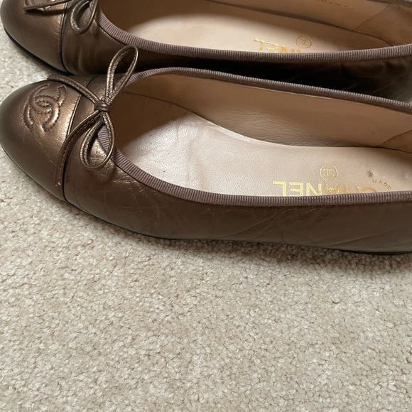 CHANEL Bronze Leather Ballet Flats with Bow and CC Logo - Picture 7 of 8